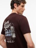 Maro T-Shirt Cu Imprimeu Pe Spate Si Guler Crew  Barbati