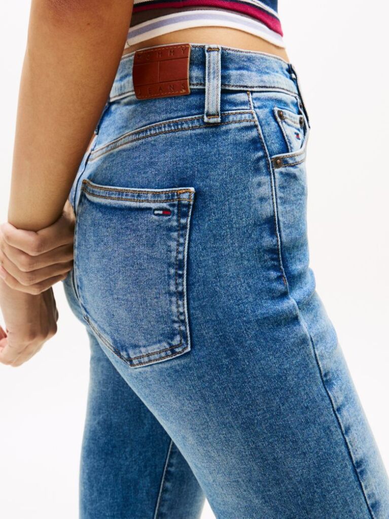 Denim Jeansi Skinny Cu Talie Inalta Si Picior Evazat  Femei
